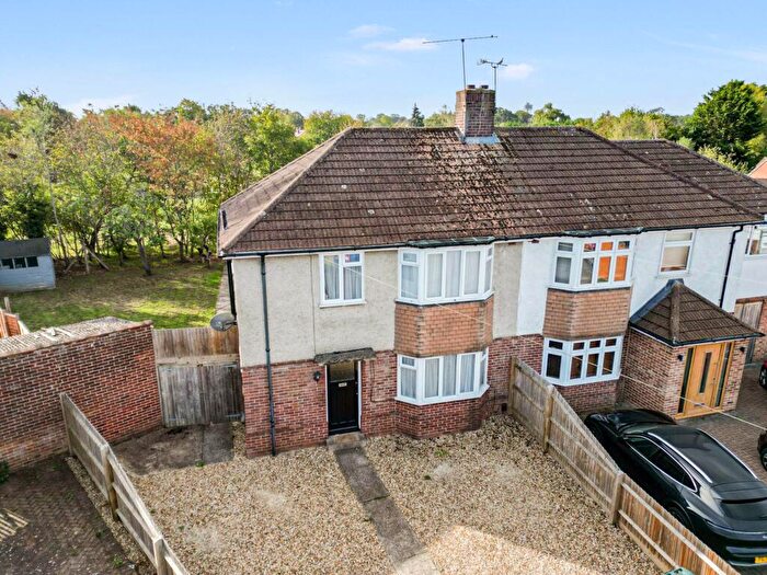 3 Bedroom Semi Detached House For Sale In Beverley Road, Reading, RG31