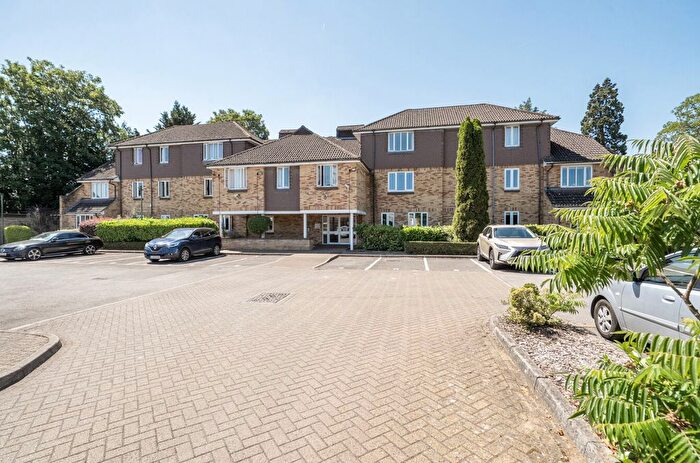 2 Bedroom Flat For Sale In Byron Court, Windsor, Berkshire, SL4