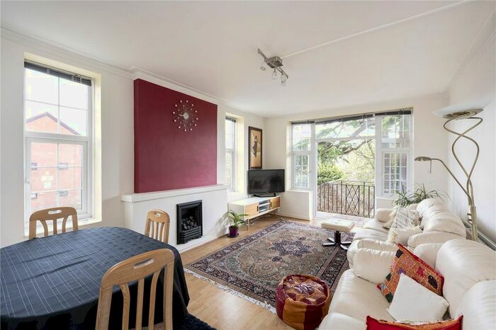 3 Bedroom Flat To Rent In Denmark Hill, London, SE5