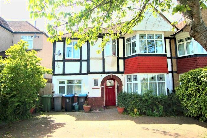 5 Bedroom Semi-Detached House To Rent In Ilmington Road, Kenton, HA3