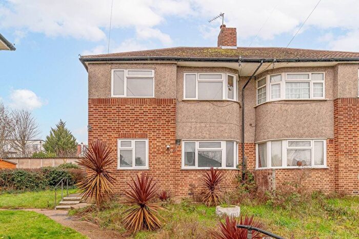 2 Bedroom Flat For Sale In Holmesdale Close, South Norwood, London, SE25