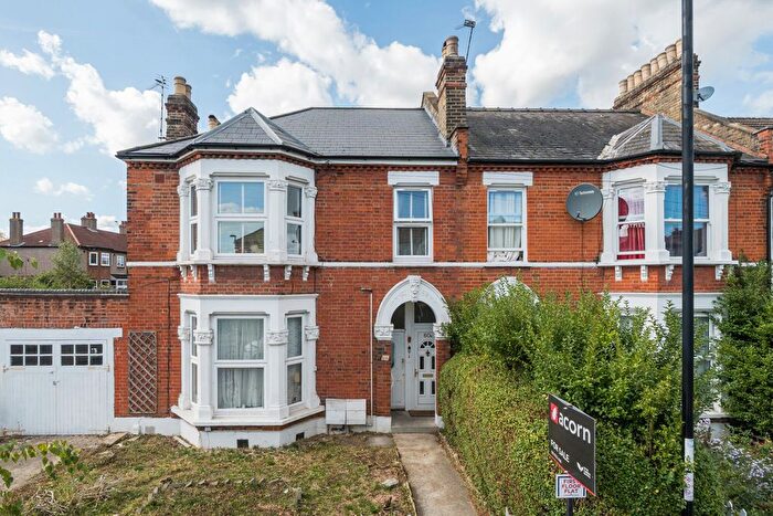 2 Bedroom Flat For Sale In Birkhall Road, London, SE6
