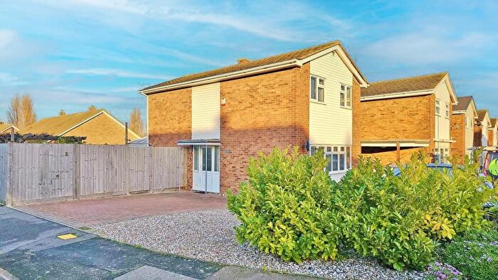 3 Bedroom Detached House For Sale In Norwood Way, Walton-On-The-Naze, Essex, CO14