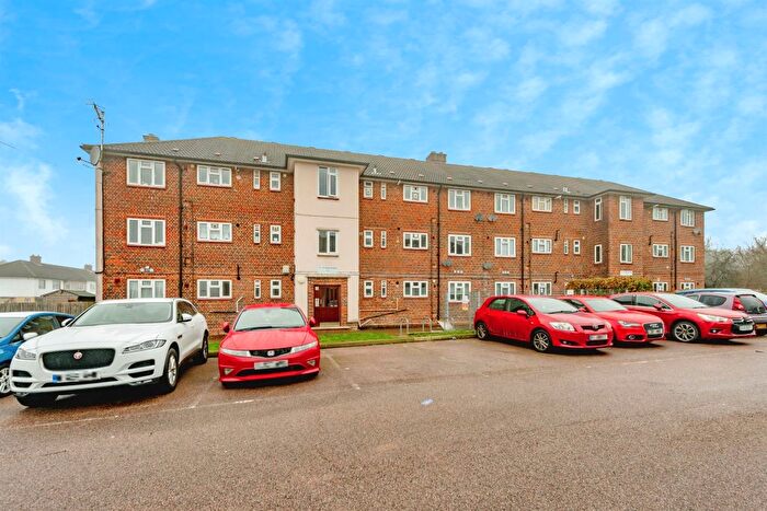 2 Bedroom Flat For Sale In Radstock Way, Merstham, Redhill, RH1