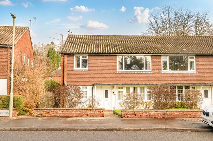 2 Bedroom Flat For Sale In Lion Lane, Haslemere, GU27