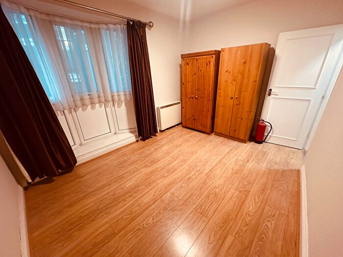 2 Bedroom Flat To Rent In Queens Avenue, London, N10