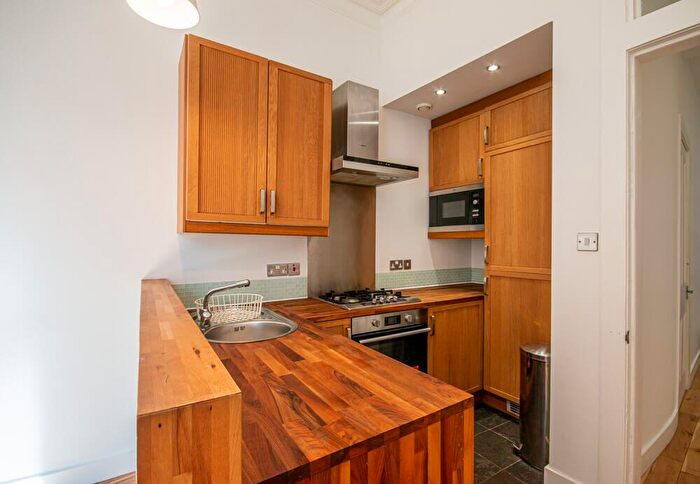 2 Bedroom Flat To Rent In L Brunswick Street, Edinburgh, EH7