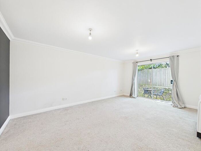 2 Bedroom Flat For Sale In Lockside Court, Aldermaston, RG7