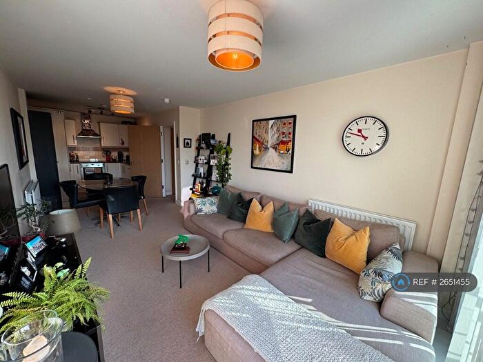 2 Bedroom Flat To Rent In Oakley House, London, SE11