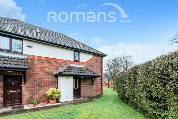 2 Bedroom Maisonette To Rent In Saddleback Way, GU51