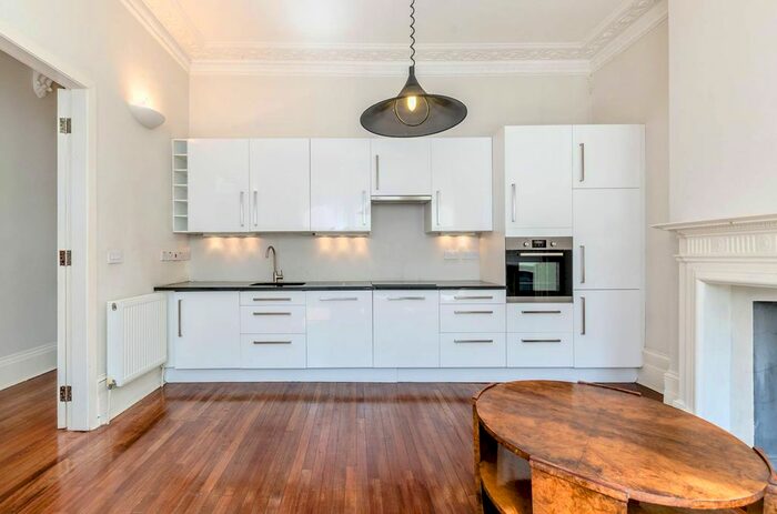 2 Bedroom Flat To Rent In North Villas, Camden, London, NW1