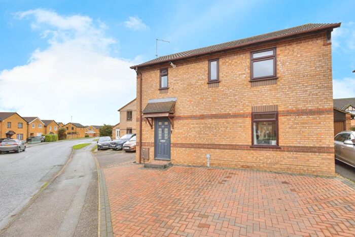 3 Bedroom Detached House For Sale In Weggs Farm Road, Northampton, NN5