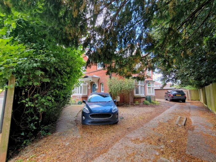 3 Bedroom Semi-Detached House To Rent In Westrow Road, Southampton, SO15