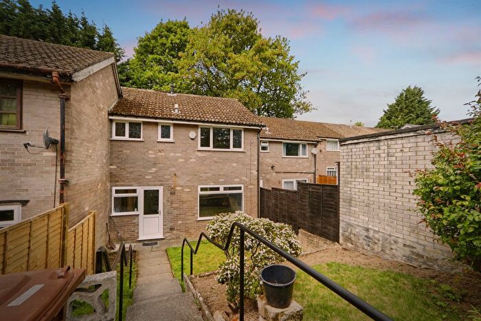 3 Bedroom Terraced House For Sale In Chandos Walk, Leeds, LS8