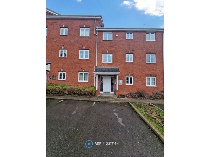 2 Bedroom Flat To Rent In Squires Grove, Willenhall, WV12