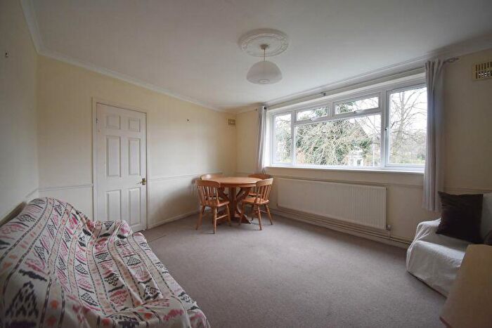 2 Bedroom Flat To Rent In A Hamilton Road, Reading, RG1