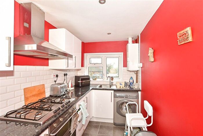 1 Bedroom Maisonette For Sale In Tilgate Way, Crawley, West Sussex, RH10