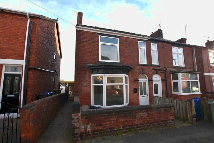 3 Bedroom Semi-Detached House To Rent In Wellington Street, New Whittington, Chesterfield, S43