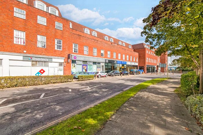 3 Bedroom Apartment For Sale In Longcroft House, Fretherne Road, Welwyn Garden City, Hertfordshire, AL8