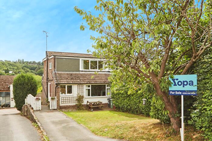 3 Bedroom Semi-Detached House For Sale In Newlay Grove, Horsforth, LS18