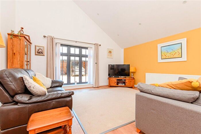 3 Bedroom Detached Bungalow For Sale In Pond Hill, Cliffe, Rochester, Kent, ME3