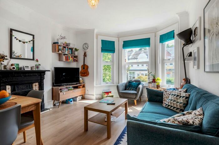2 Bedroom Flat To Rent In Whiteley Road London, SE19