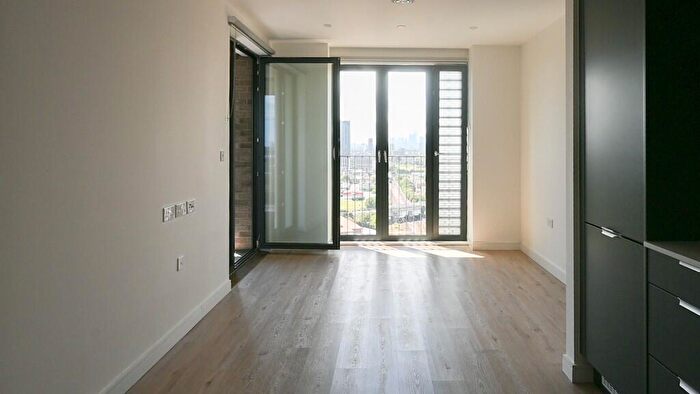 1 Bedroom Apartment To Rent In Plaistow Road, London, E13