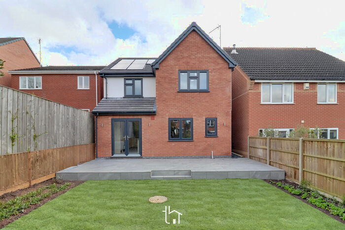 4 Bedroom Detached House To Rent In Sunnycroft Road, Leicester, LE3