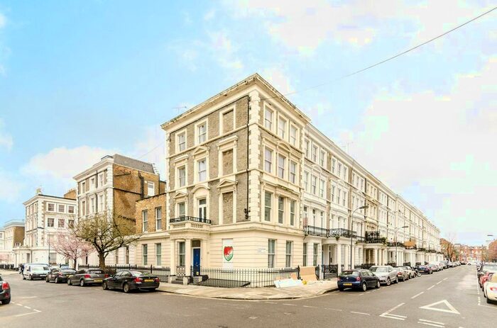 Studio To Rent In Barons Court, Barons Court, London, W14