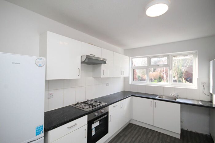 4 Bedroom Maisonette To Rent In Church Lane, London, NW9