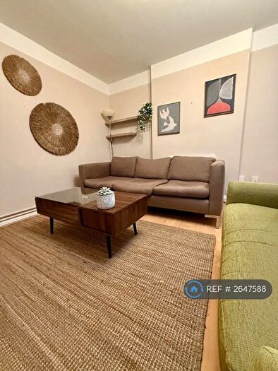 3 Bedroom Flat To Rent In Woodseer Street, London, E1