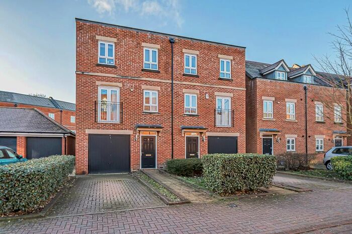 4 Bedroom Semi-Detached House To Rent In Newbury, Berkshire, RG14