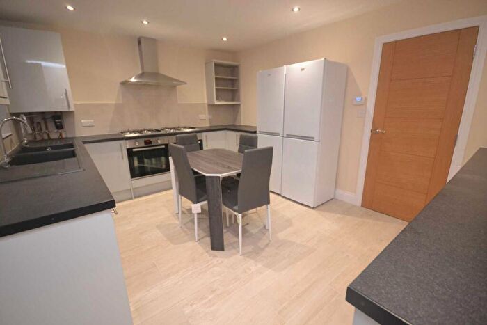 6 Bedroom Semi-Detached House To Rent In Christchurch Road, Reading, RG2
