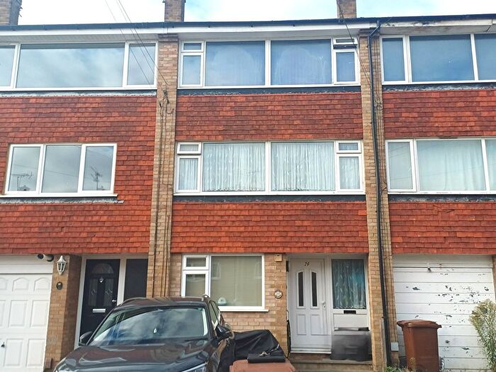 4 Bedroom Terraced House To Rent In Beverley Close, Rainham, Gillingham, Kent, ME8