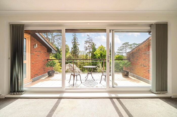 3 Bedroom Flat For Sale In Southview Road, Warlingham, CR6