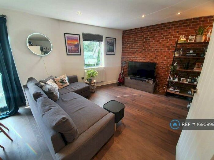 1 Bedroom Flat To Rent In The Brassworks Loft, Bristol, BS2