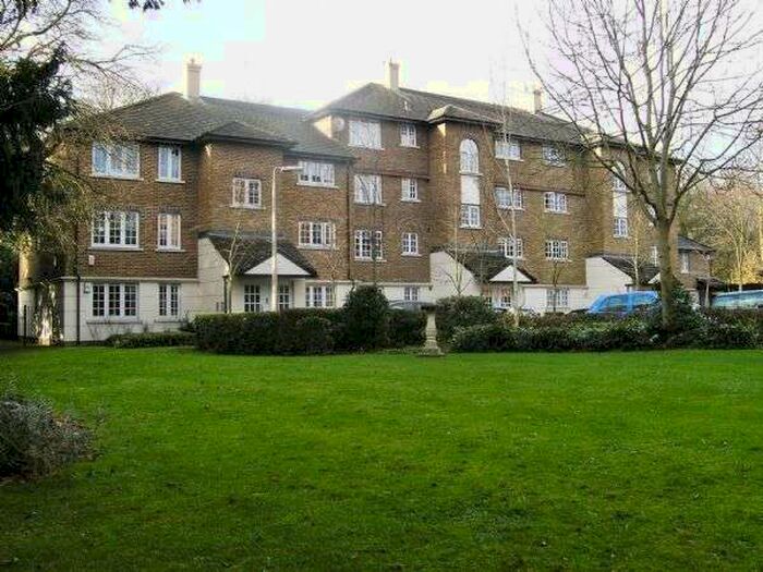 1 Bedroom Property To Rent In Wimbledon Common - Smart Spacious Flat With Security Entryphone, Parking & Communal Gardens In Popular Development, SW19