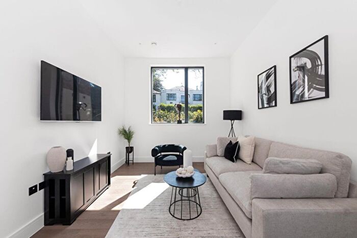 3 Bedroom Property For Sale In Hermitage Place, SE19