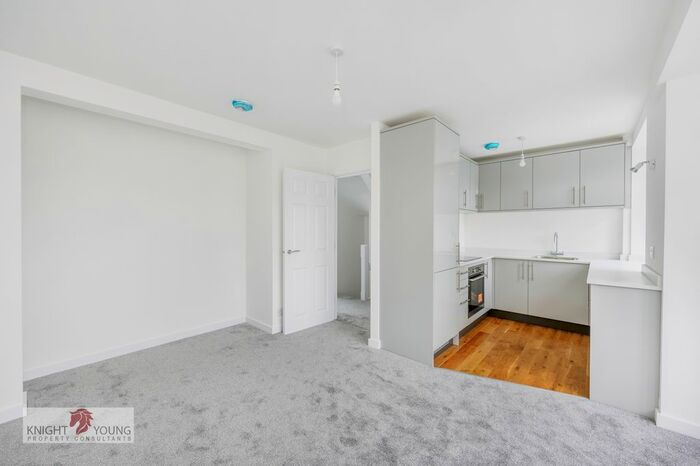 2 Bedroom Flat To Rent In Cleveley Crescent, London W5