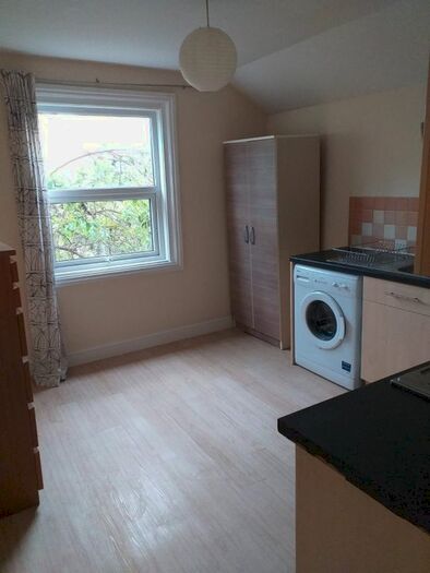 Studio To Rent In High Road, London, NW10