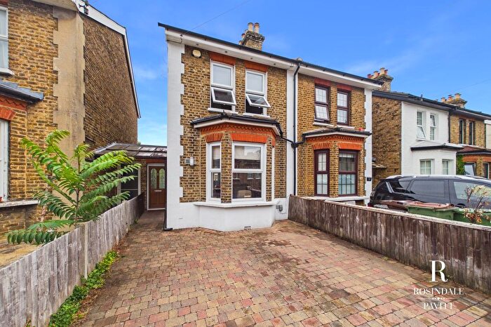 3 Bedroom Semi-detached House For Sale In Melbourne Road, Wallington, SM6
