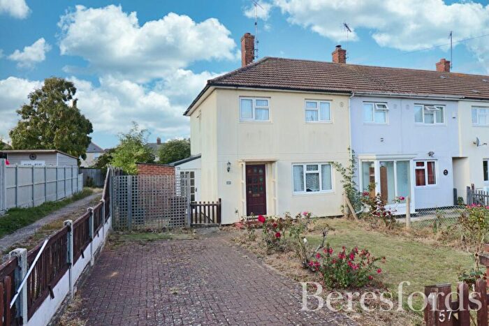 2 Bedroom End Of Terrace House For Sale In Hunts Drive, Writtle, CM1