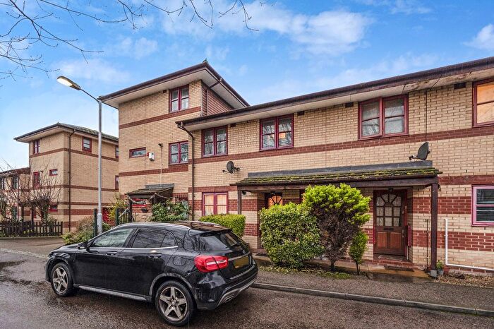 3 Bedroom Terraced House For Sale In Pincott Place, London, SE4