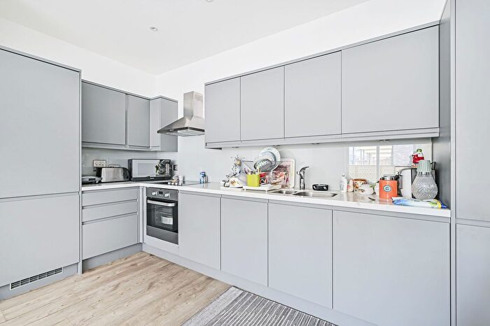 2 Bedroom Flat To Rent In Wintergreen Court, Hackney, London, E9