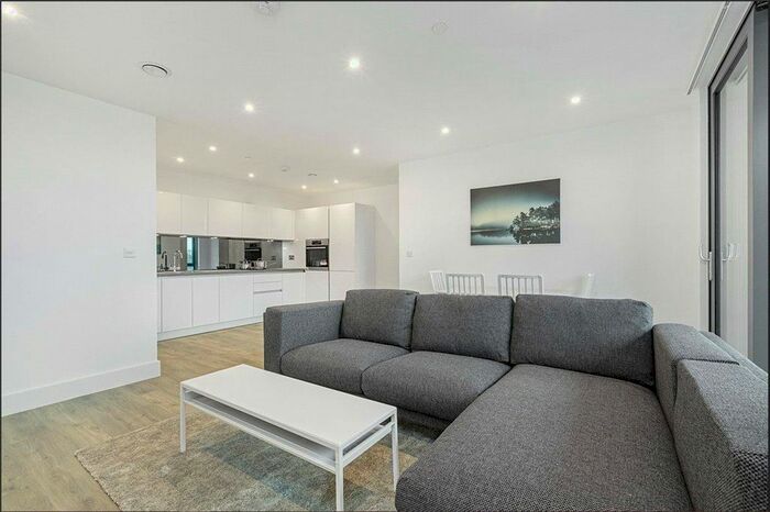 2 Bedroom Flat To Rent In High Street, Staines-Upon-Thames, Surrey, TW18