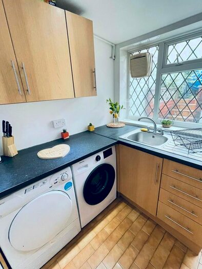 3 Bedroom Flat To Rent In Uplands Crescent, Swansea, SA2
