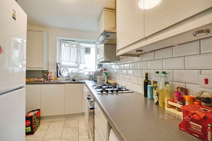 3 Bedroom Flat To Rent In Weydown Close, London, SW19