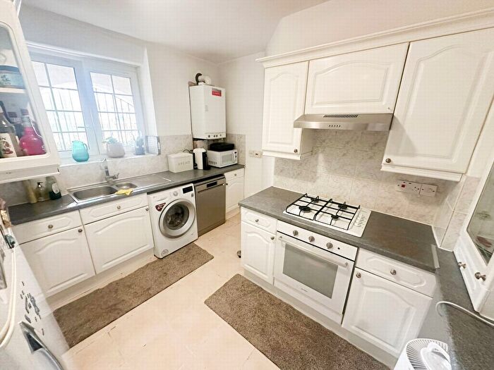 2 Bedroom Flat To Rent In Pentland House, Stamford Hill, N16