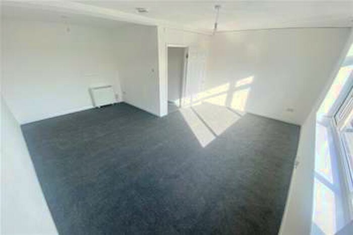 2 Bedroom Flat To Rent In Merrow, Guildford, GU1