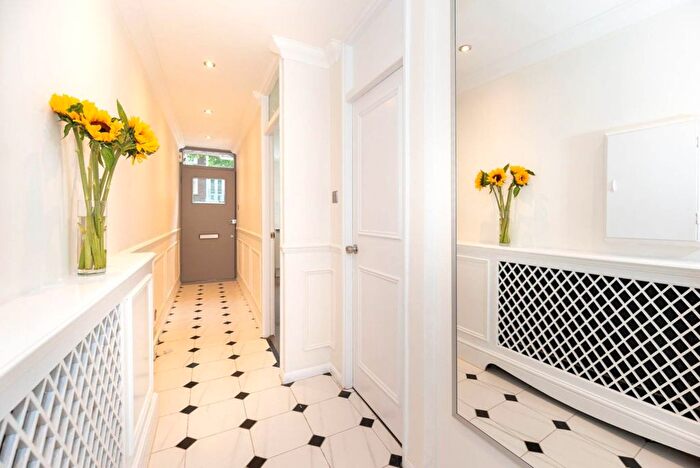 3 Bedroom Flat For Sale In Nine Elms, London, SW8